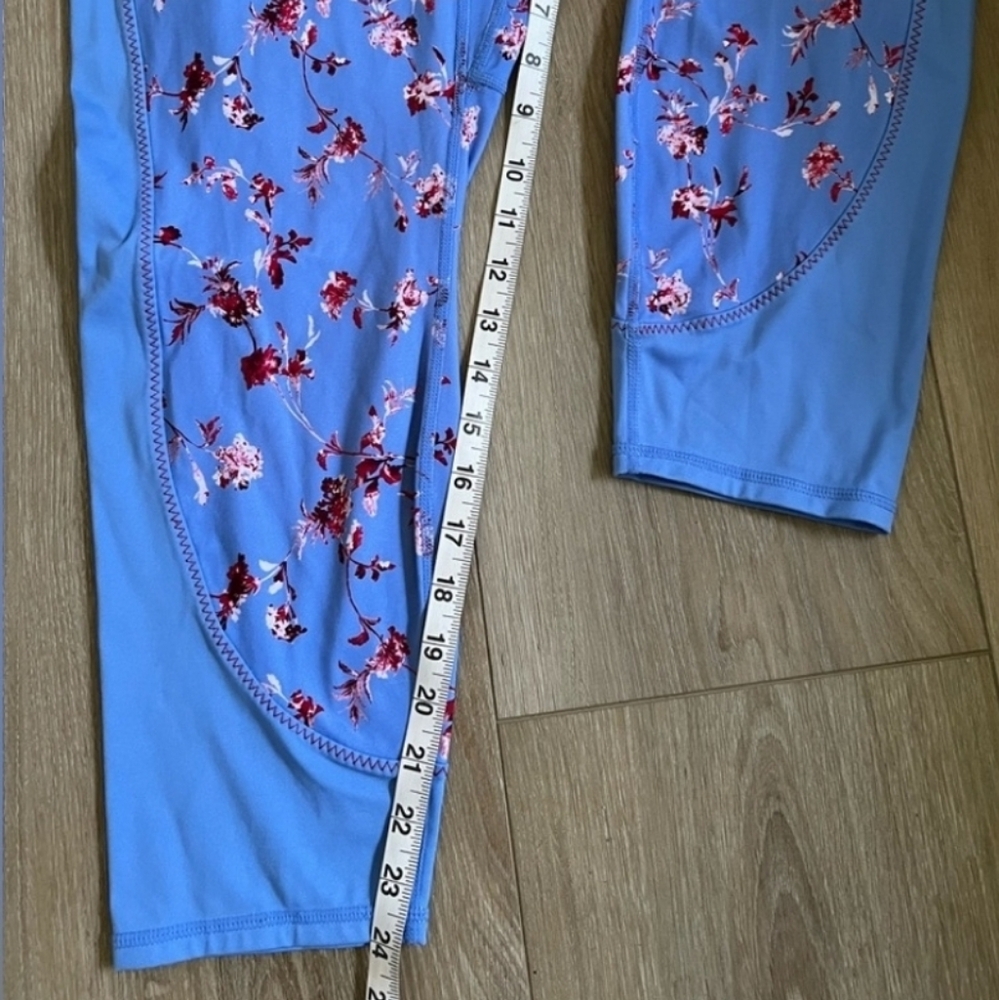 Fabletics Blue Floral Leggings Size 3X Mew Year New You - Picture 4 of 16